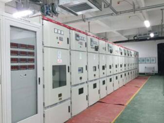 安徽得潤電氣技術(shù)有限公司是一家專注電氣工程咨詢、設(shè)計(jì)、制造、安裝調(diào)試一站式服務(wù)的高新技術(shù)企業(yè)。對在各種場合如何選擇高低壓電器以及開關(guān)柜有著豐富的理論知識和工作經(jīng)驗(yàn)，生產(chǎn)的不同電壓等級的高壓開關(guān)柜、高壓無功補(bǔ)償裝置適合多種工業(yè)、民建等場合。 全國統(tǒng)一客服熱線：400-0551-777